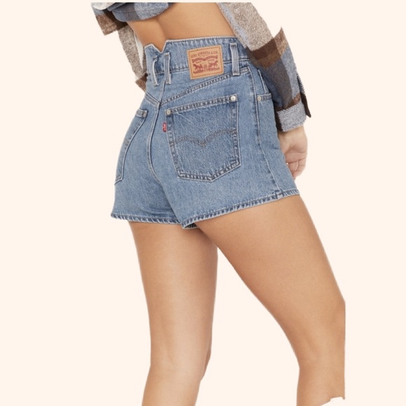 Levi’s High Waisted Mom Denim Shorts - Picture 1 of 12